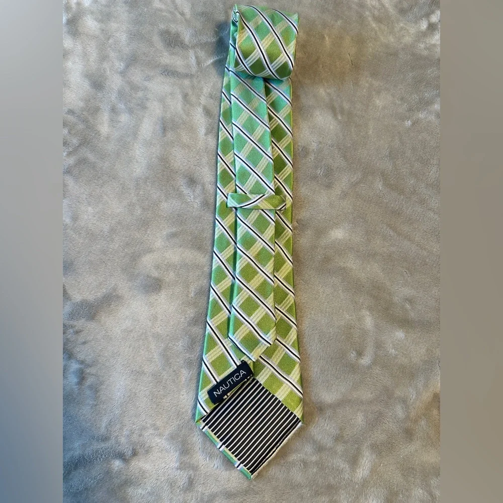 Nautica Mens‎ Neck Tie Green with Black Geometric Pattern 100% Silk 60”